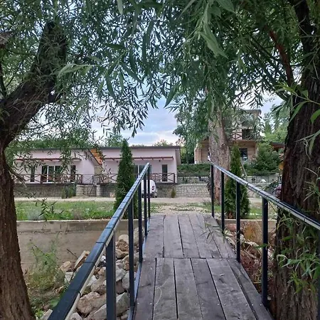 Bora Kuce Na Reci בית נופש