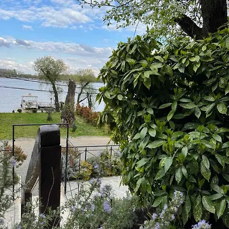 בית נופש Bora Kuce Na Reci בלגרד