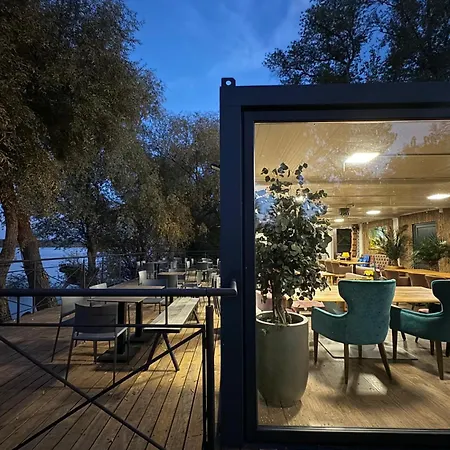 Bora Kuce Na Reci בלגרד