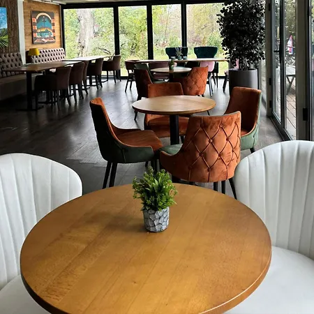 Bora Kuce Na Reci בית נופש