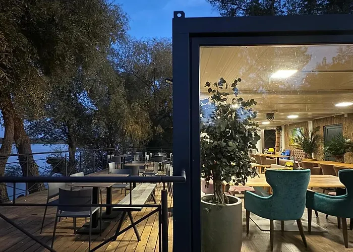 Bora Kuce Na Reci 베오그라드